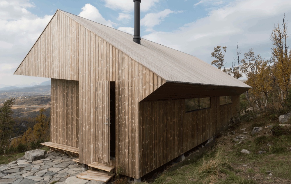 Jon Danielsen Aarhus crea su propia cabaña de pino en Noruega