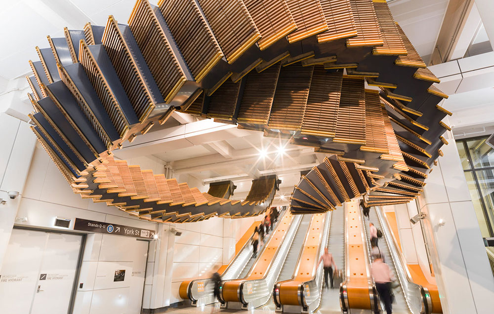 Antiguas escaleras mecánicas de madera encuentran nuevo uso en forma de  escultura en Australia